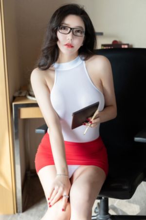 男生一边吃胸一边摸屁股视频